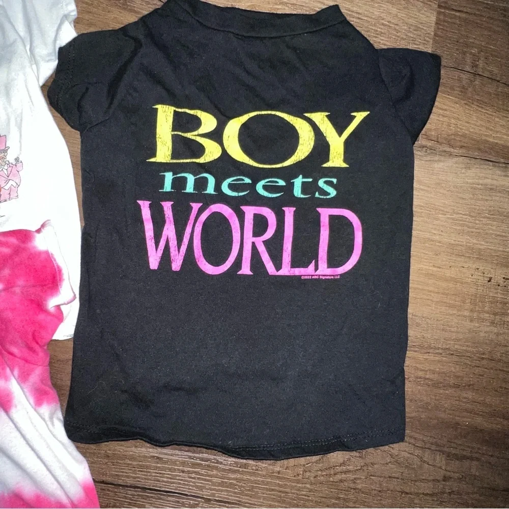 Like new! 90’s theme PetSmart Pet T-shirts